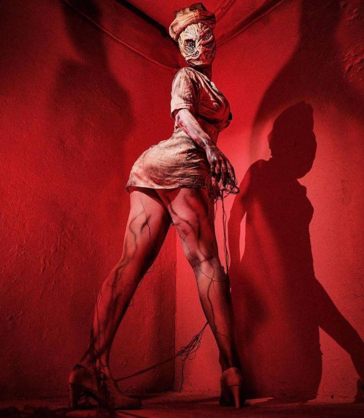 This Russian Cosplay Girl Knows Her Stuff!