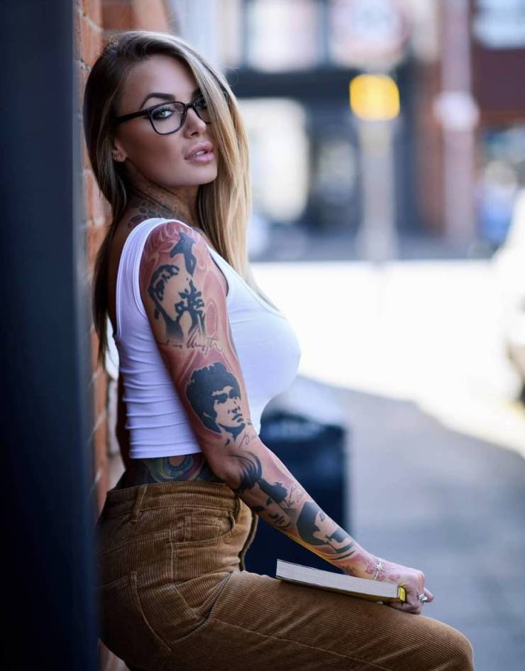 Pretty Girls And Tattoos