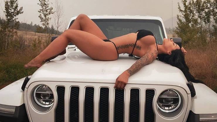 Pretty Girls And Big Cars