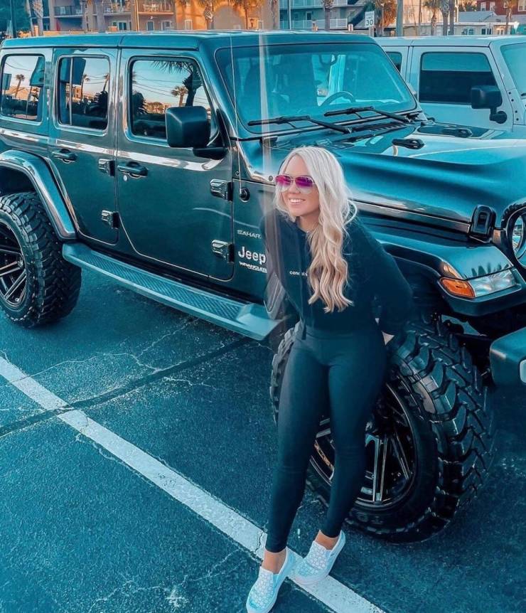 Pretty Girls And Big Cars
