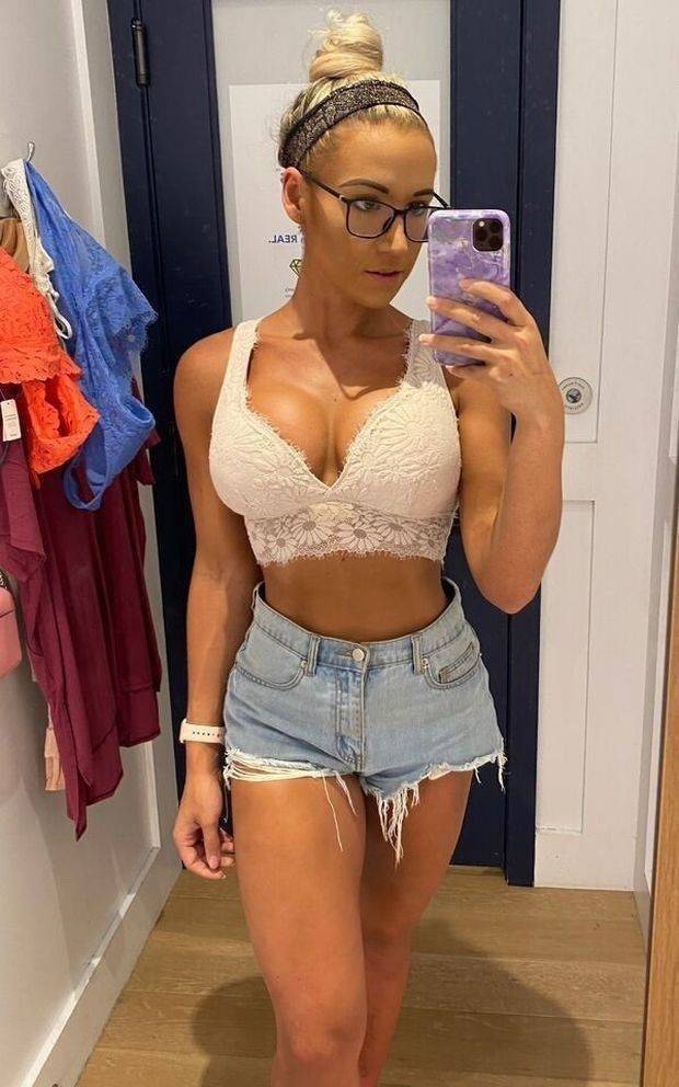 Pretty Girls Wearing Glasses