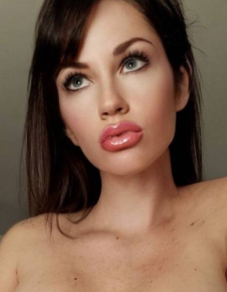 Female Teacher Gets Fired After Seven Years Of Perfect Work Because Of Her Spicy Second Job