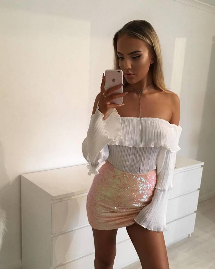 Pretty Girls In Summer Dresses