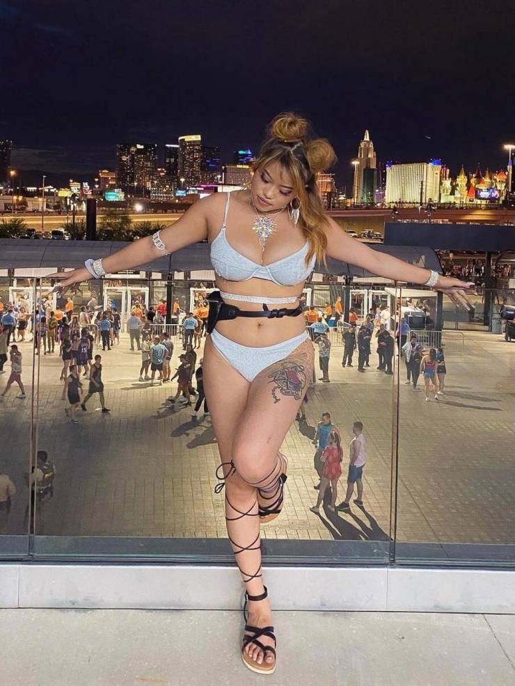 Here Are Some Music Festival Girls!