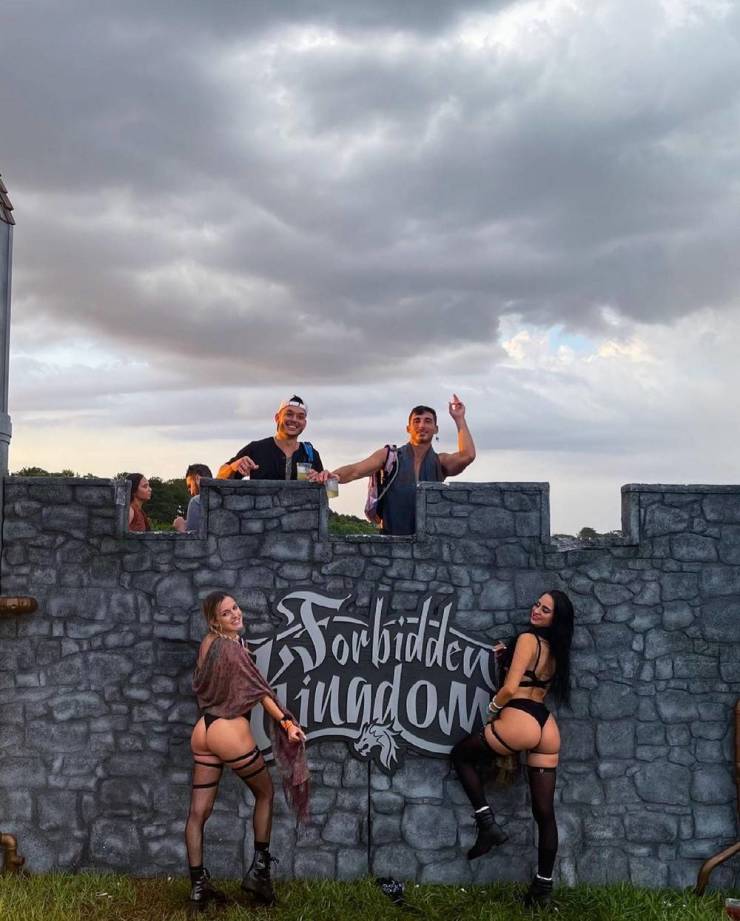 Here Are Some Music Festival Girls!