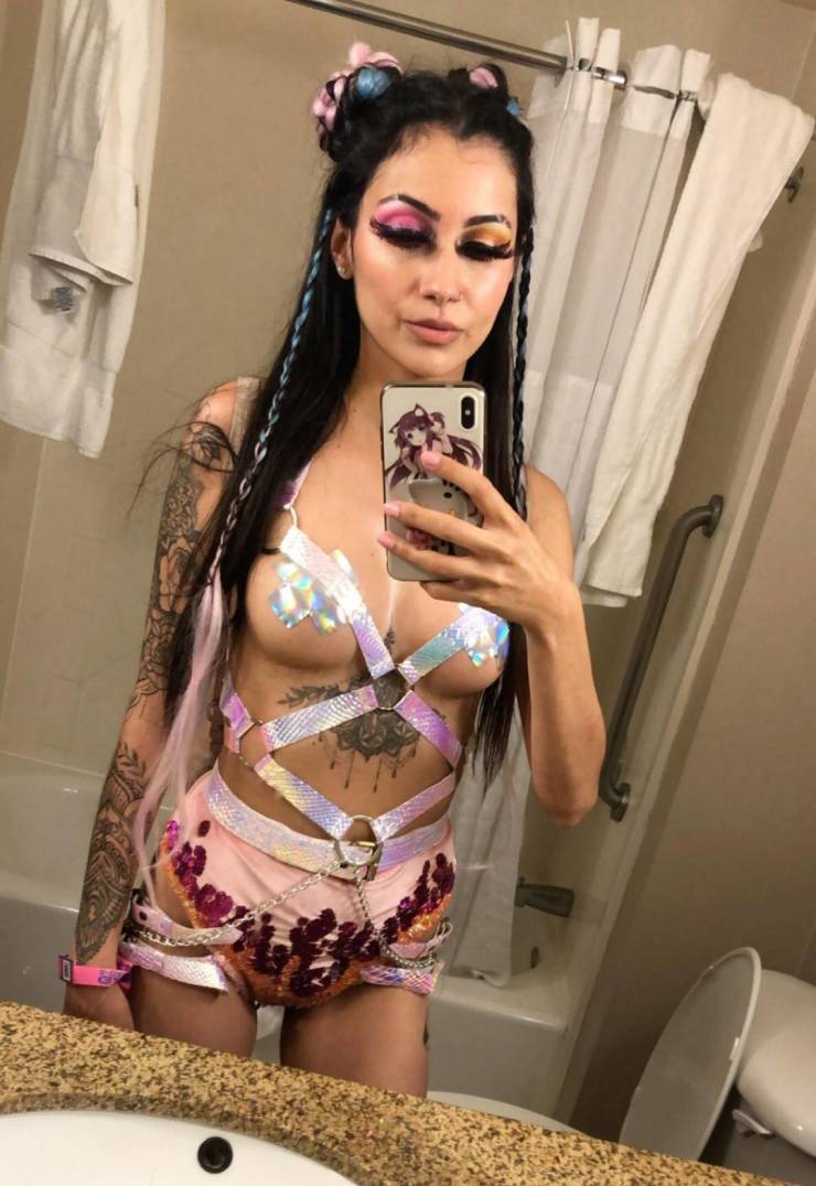 Here Are Some Music Festival Girls!