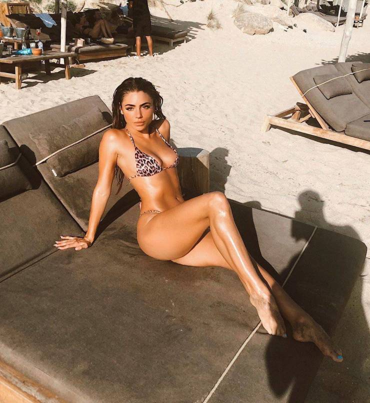 Sexy Girls With Beautiful Long Legs