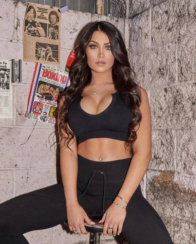 You Can’t Miss These Boobs!