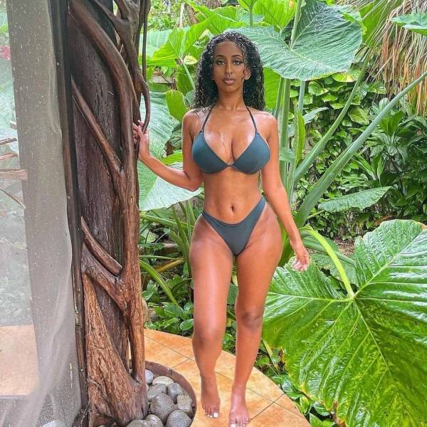 Insane Hip:Waist Ratios!