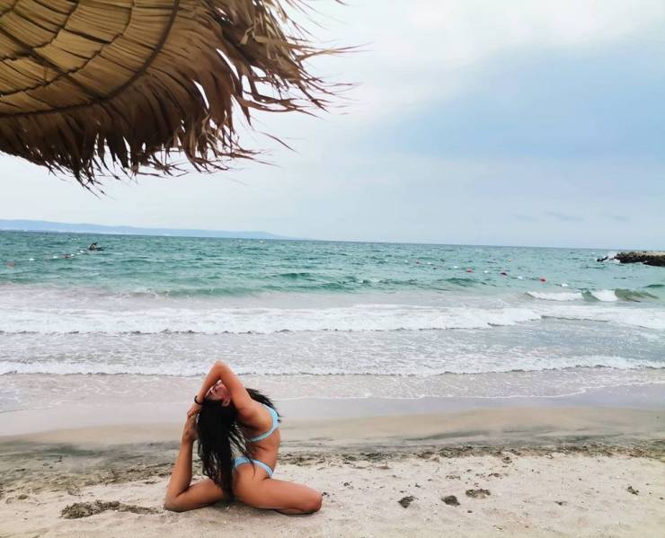 These Girls Are Pretty Flexible!