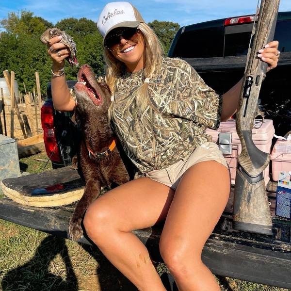 Sexy Girls With Big Guns!