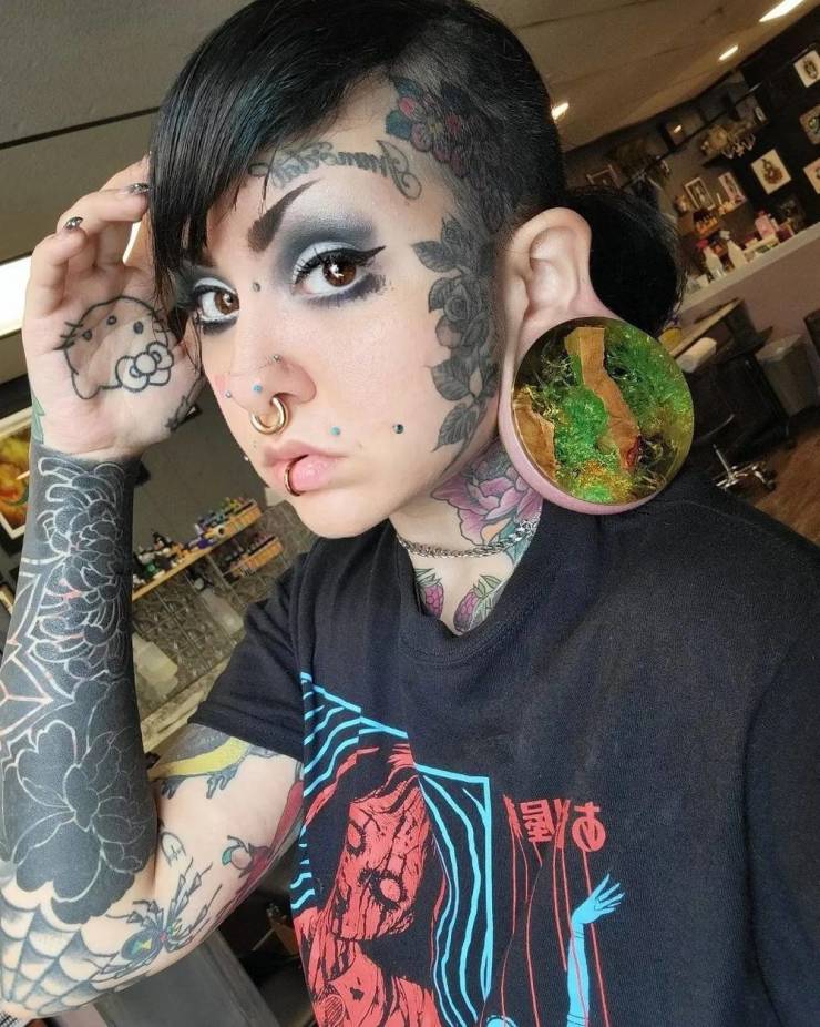 American Girl Dreams About World’s Biggest Earlobes