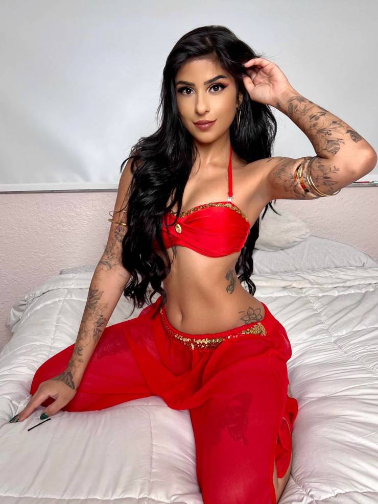 Wanna See Some Sexy Cosplays?