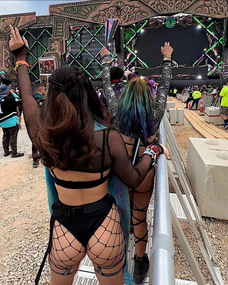 Sexy Music Festival Girls!