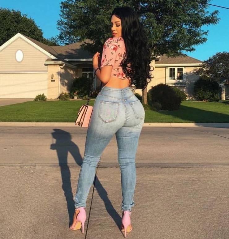 those jeans are barely holding it together 44 pics 9.html - 44 HD Photos | Premium Gallery 2022