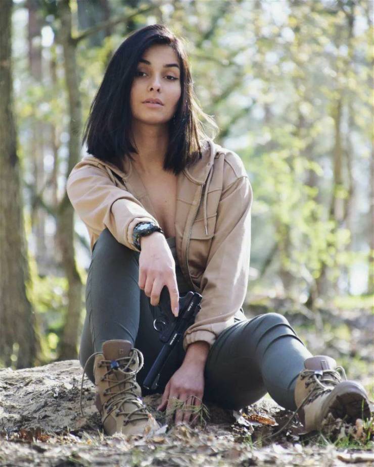 Sexy Girls With Some Serious Firearms