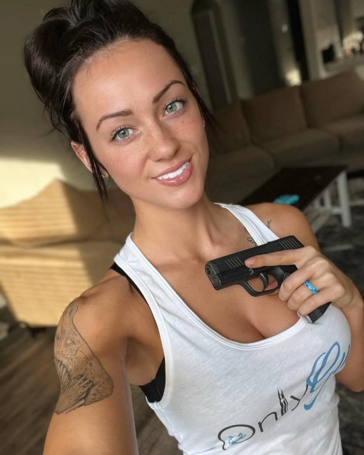 sexy girls with some serious firearms 56 pics 3.html - 56 HD Photos | Premium Gallery 2022