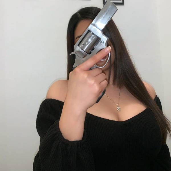 guns and girls a powerful combination 47 pics 17.html - 47 HD Photos | Premium Gallery 2023