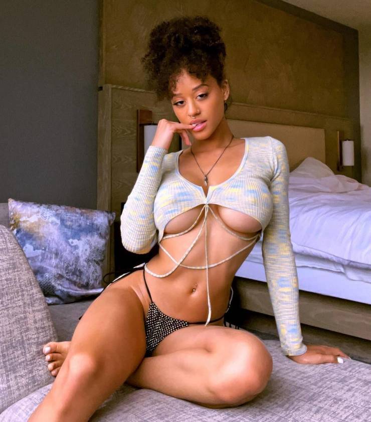 the beautiful world of under boobs 46 pics 20.html - 46 HD Photos | Premium Gallery 2023