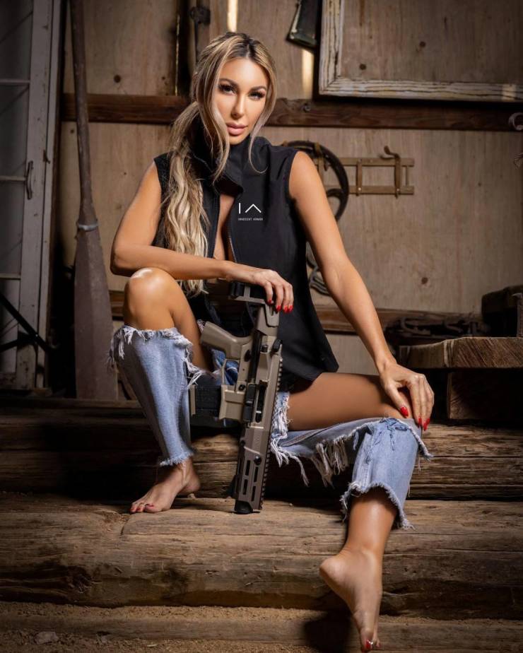 big guns and sexy girls 61 pics 9.html - 61 HD Photos | Premium Gallery 2023