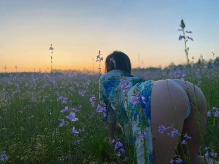 Sexy Girls And The Breathtaking Beauty Of Nature