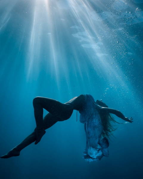 Girls Underwater photographed By John Kowitz