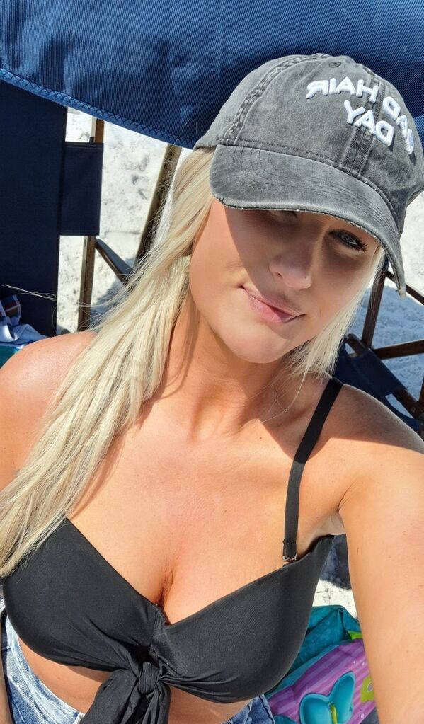 Blondes Coming In Hot!