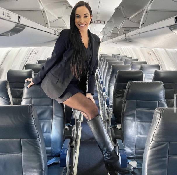 Flight Attendants Share Their Sexy Pics