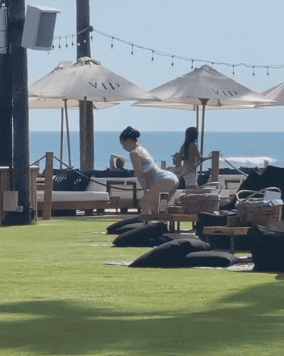 unconventional and comical influencer moments 15 gifs 2.html - 1 HD GIF | Premium Gallery 2023