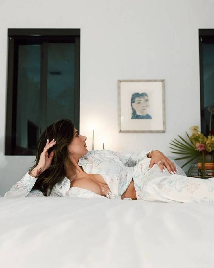 bras are not allowed here 47 pics 21.html - 47 HD Photos | Premium Gallery 2023