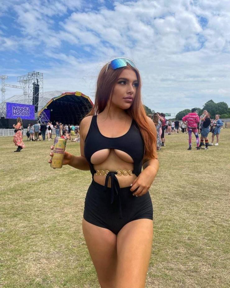 Sexy Girls At Music Festivals