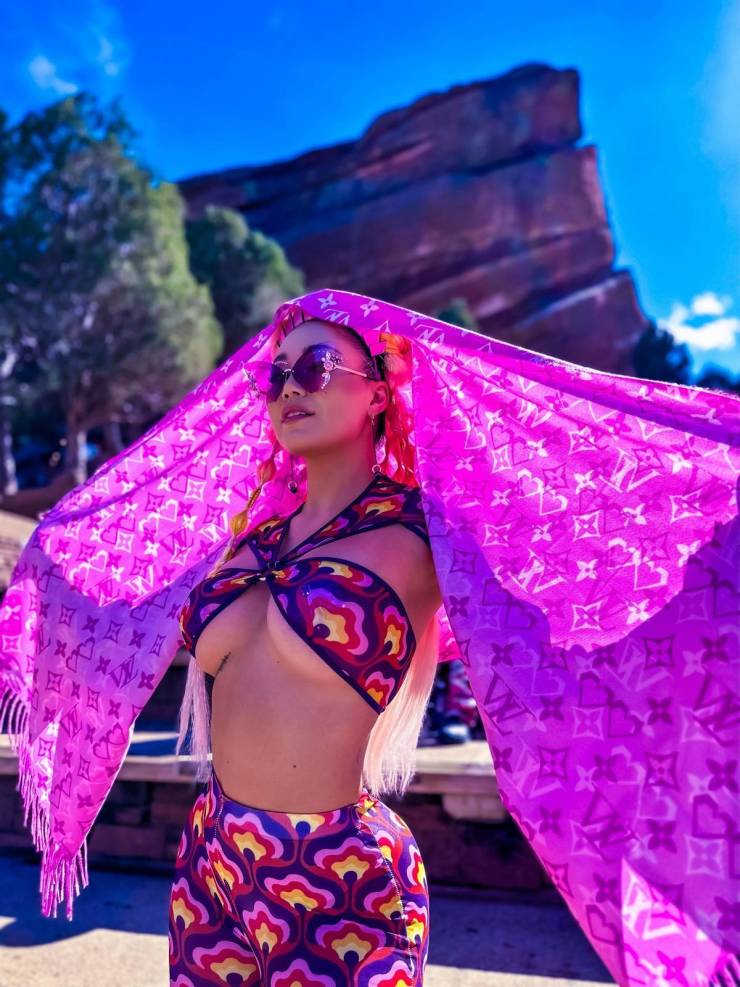 Sexy Girls At Music Festivals