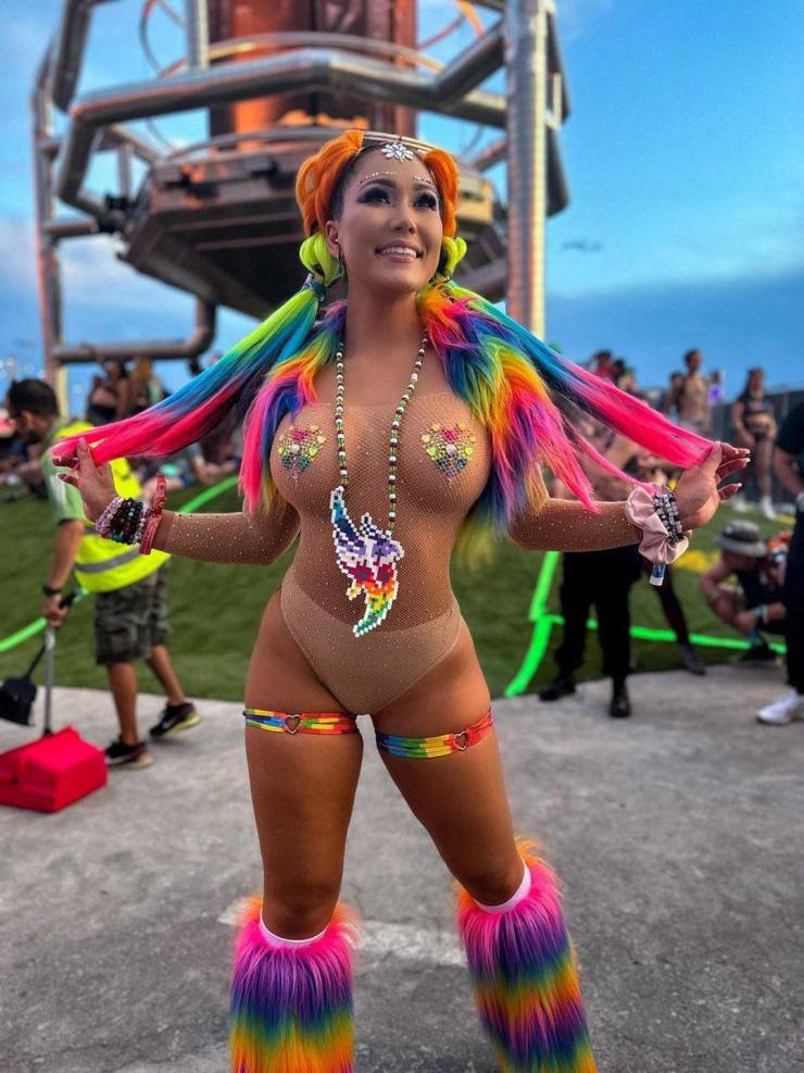 sexy girls at music festivals 41 pics 7 gifs 12.html - 41 HD GIF | Premium Gallery 2023