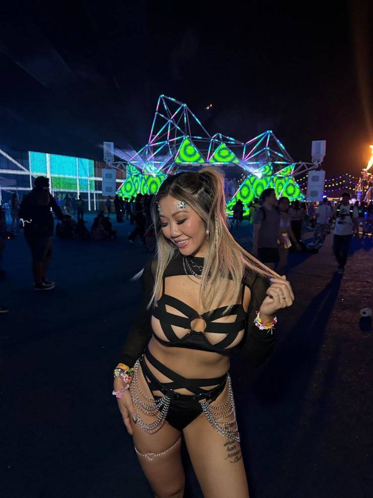 sexy girls at music festivals 41 pics 7 gifs 12.html - 41 HD GIF | Premium Gallery 2023