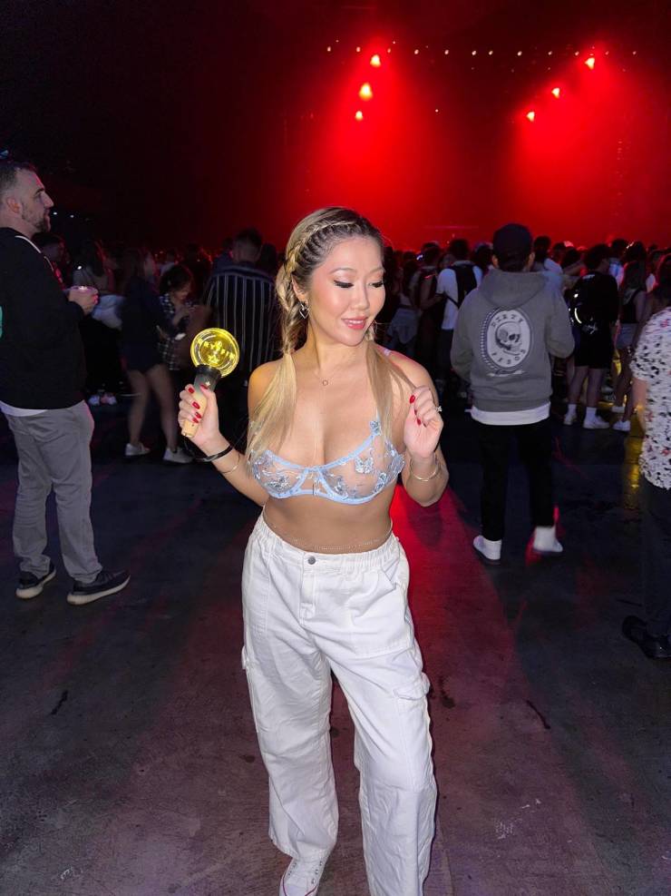 Sexy Girls At Music Festivals