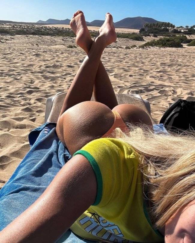 perfectly balanced butts over backs 46 pics 14.html - 46 HD Photos | Premium Gallery 2023