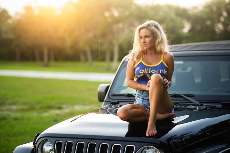 Cute Girls And Brutal Jeeps