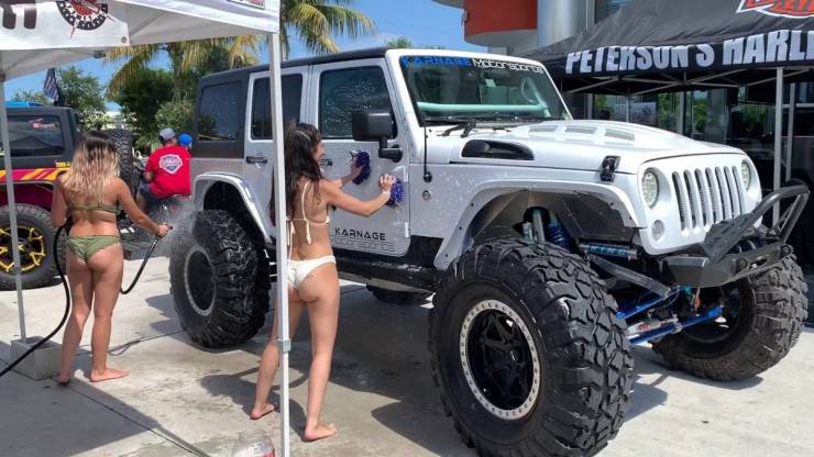 cute girls and brutal jeeps 30 pics 4.html - 30 HD Photos | Premium Gallery 2024