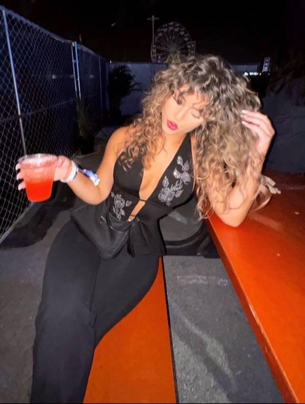 drinking time 44 pics 5 gifs 43.html - 44 HD GIF | Premium Gallery 2024