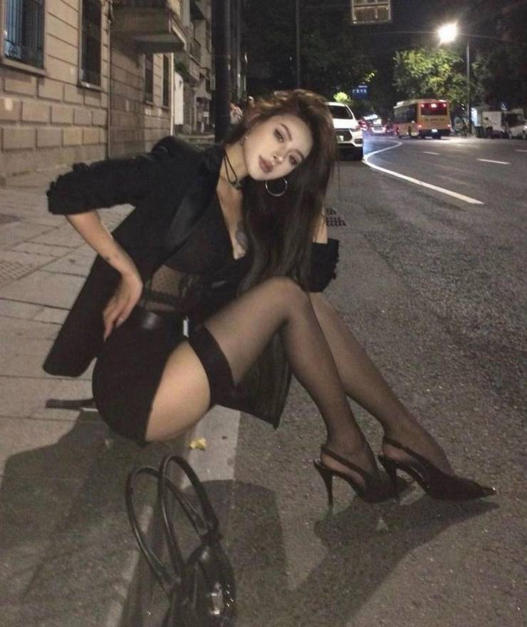 beautiful and sexy girls spotted in the street 26 pics 12.html - 26 HD Photos | Premium Gallery 2024