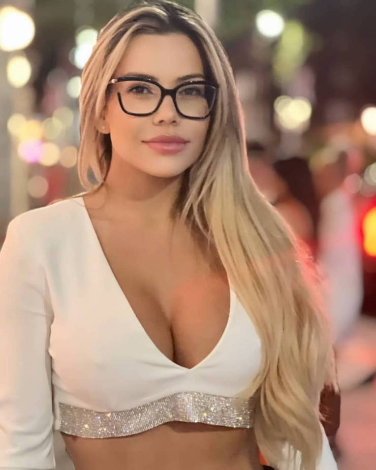 pretty eyes behind cute glasses 44 pics 12.html - 44 HD Photos | Premium Gallery 2024