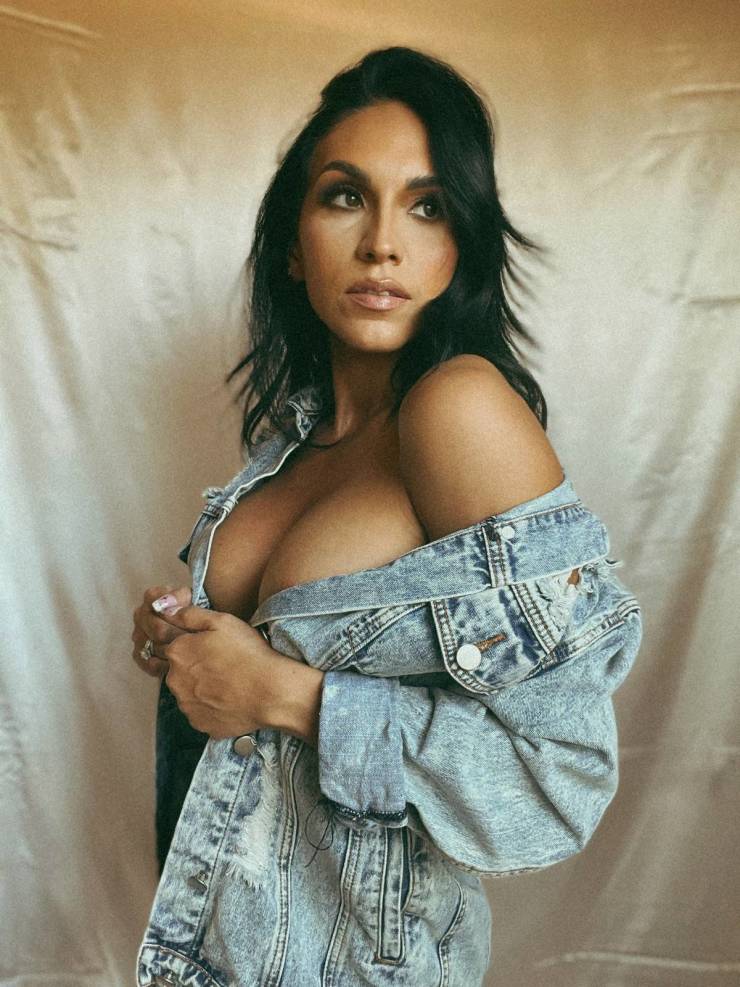 these are some stunning side boobs 45 pics 2.html - 45 HD Photos | Premium Gallery 2024