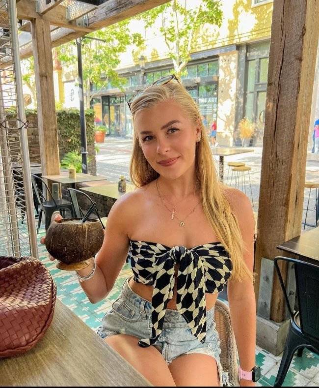 blondes coming in hot 51 pics 21.html - 51 HD Photos | Premium Gallery 2024