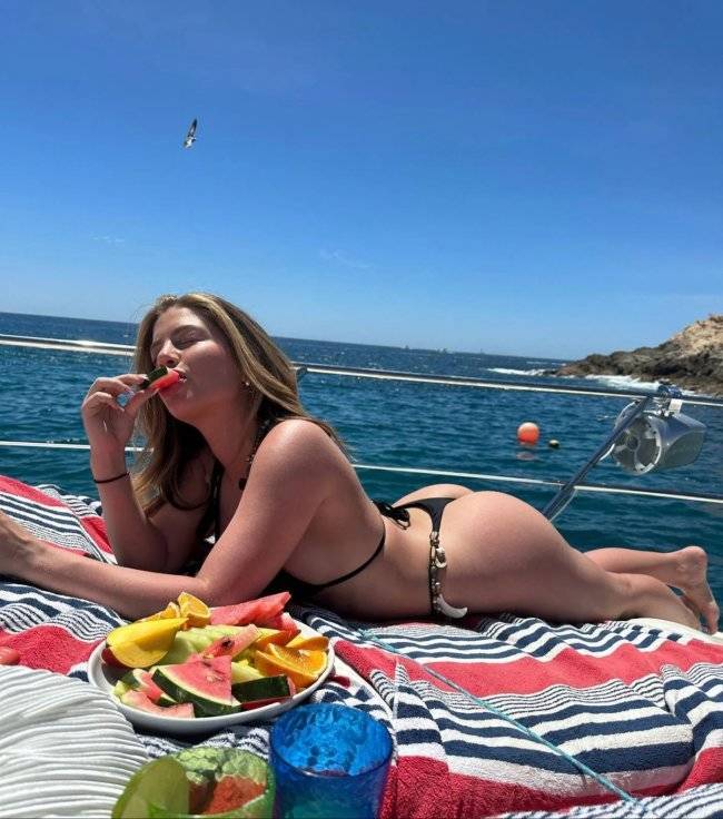 perfectly balanced butts over backs 48 pics 21.html - 48 HD Photos | Premium Gallery 2025