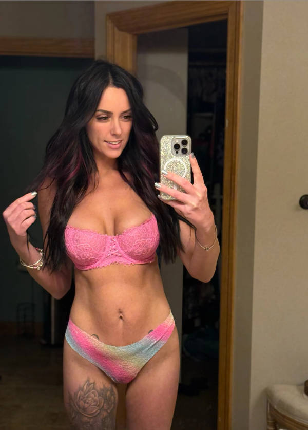 Blondes Vs Brunettes