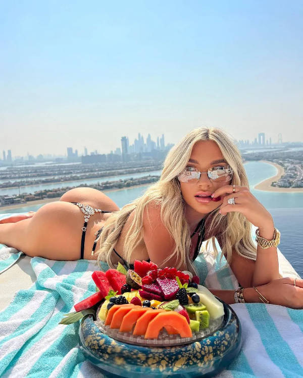 blondes vs brunettes 36 pics 8.html - 36 HD Photos | Premium Gallery 2025