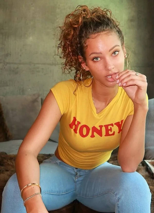 hot girls in tight jeans 36 pics 4.html - 36 HD Photos | Premium Gallery 2025