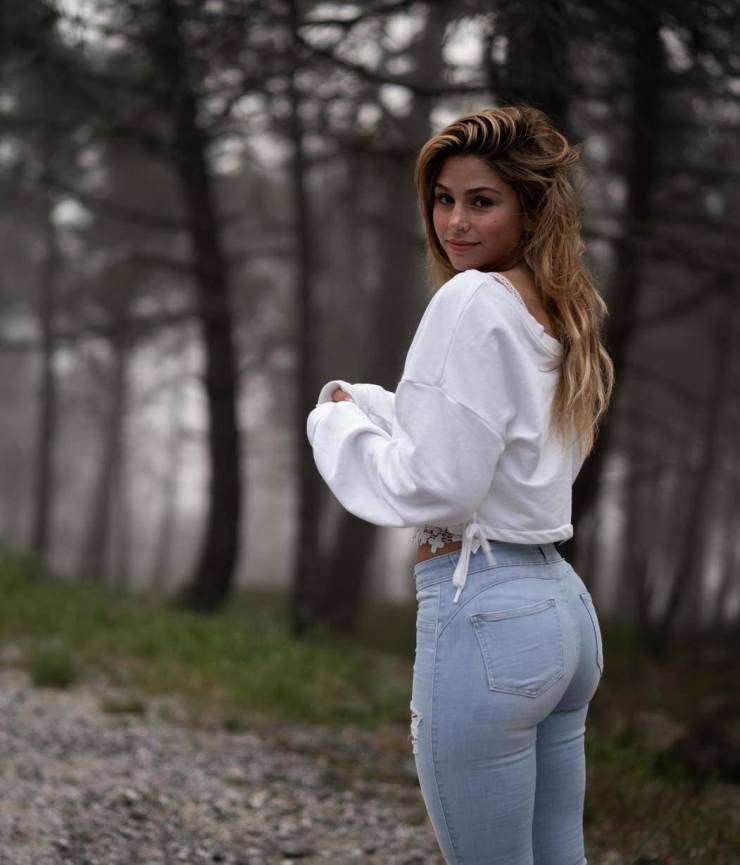 Hot Girls In Tight Jeans