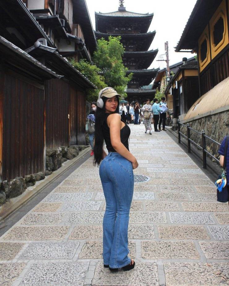 hot girls in tight jeans 32 pics 7.html - 32 HD Photos | Premium Gallery 2025