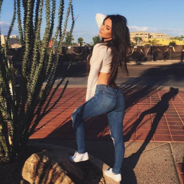 Hot Girls In Tight Jeans